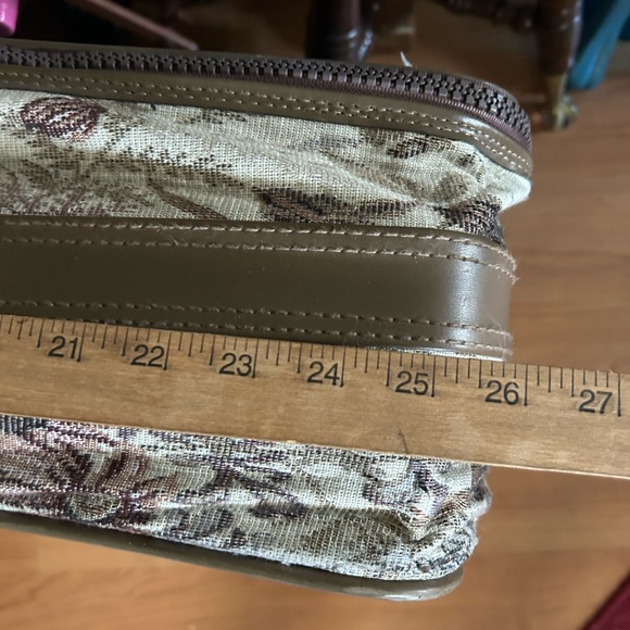 Vintage Jordache Tapestry Suitcase on Wheels - Picture 9 of 13